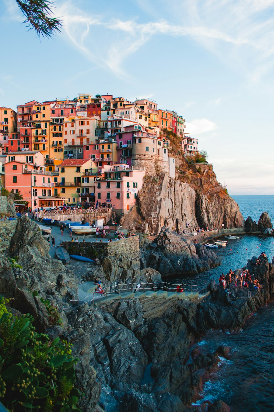 İtalya Cinque Terre'de renkli kıyı evleri